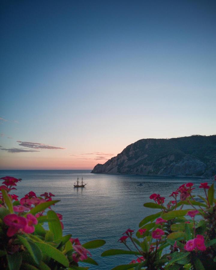 Hotel Porto Roca มอนเตรอสโซ อัล มาเร ภายนอก รูปภาพ