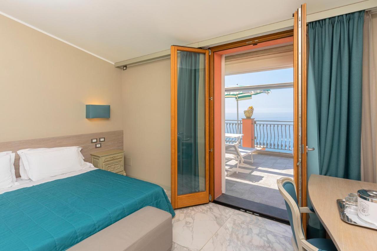 Hotel Porto Roca มอนเตรอสโซ อัล มาเร ภายนอก รูปภาพ