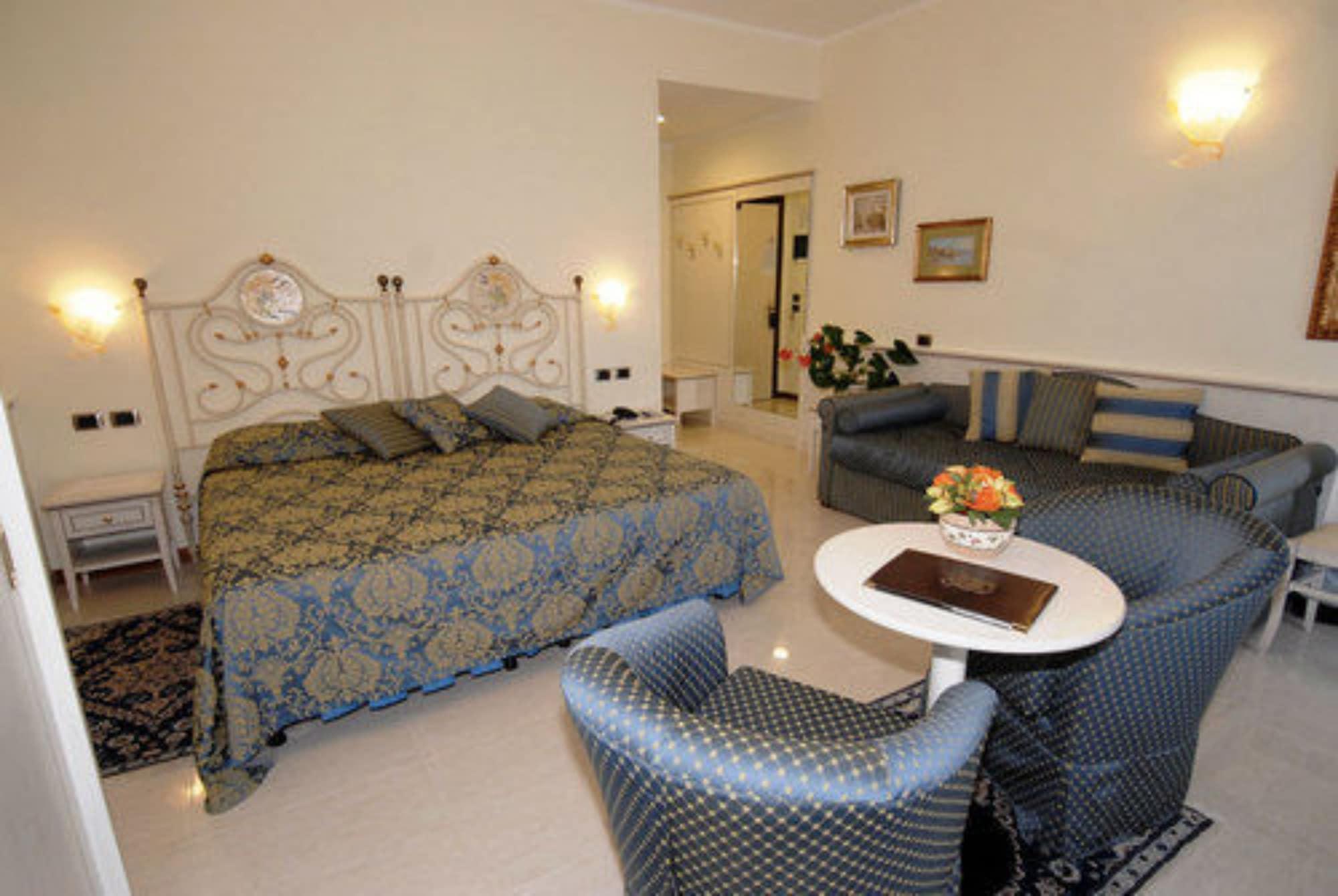 Hotel Porto Roca มอนเตรอสโซ อัล มาเร ภายนอก รูปภาพ