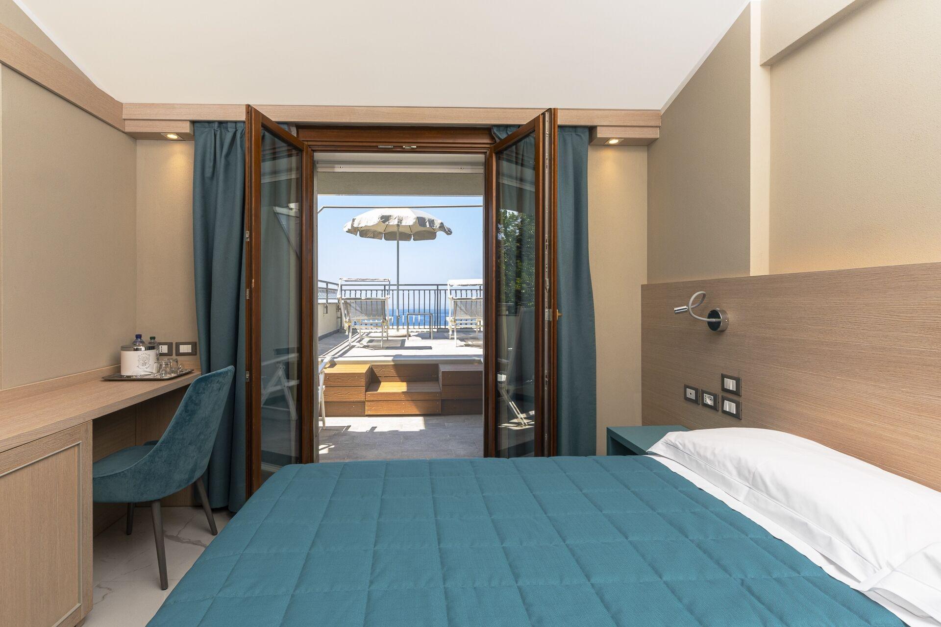 Hotel Porto Roca มอนเตรอสโซ อัล มาเร ภายนอก รูปภาพ