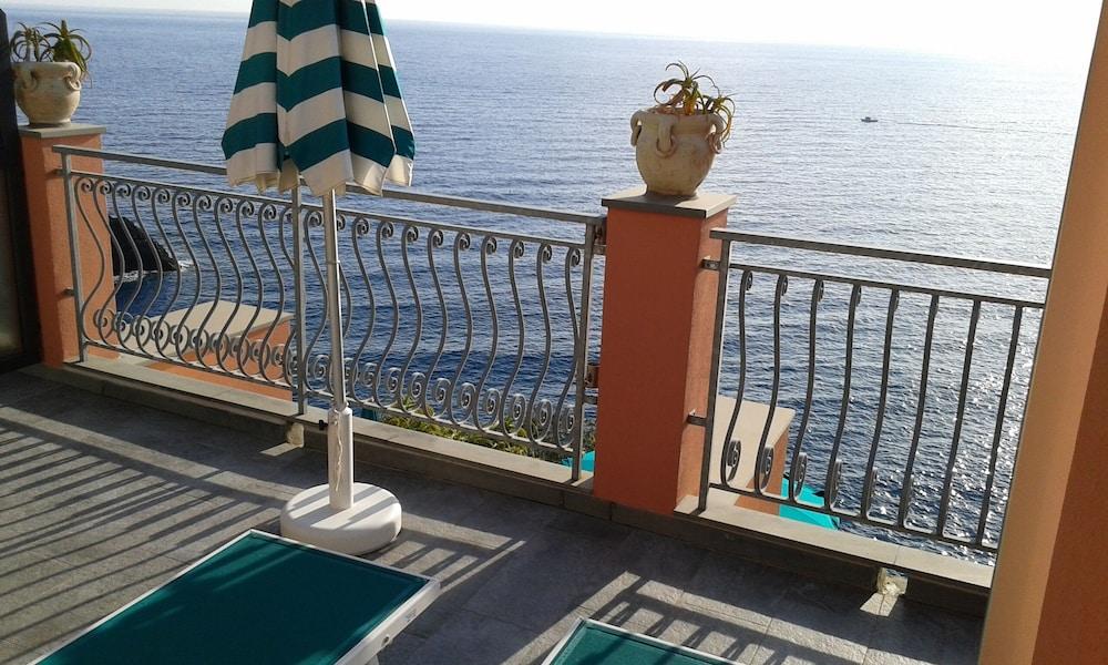 Hotel Porto Roca มอนเตรอสโซ อัล มาเร ภายนอก รูปภาพ