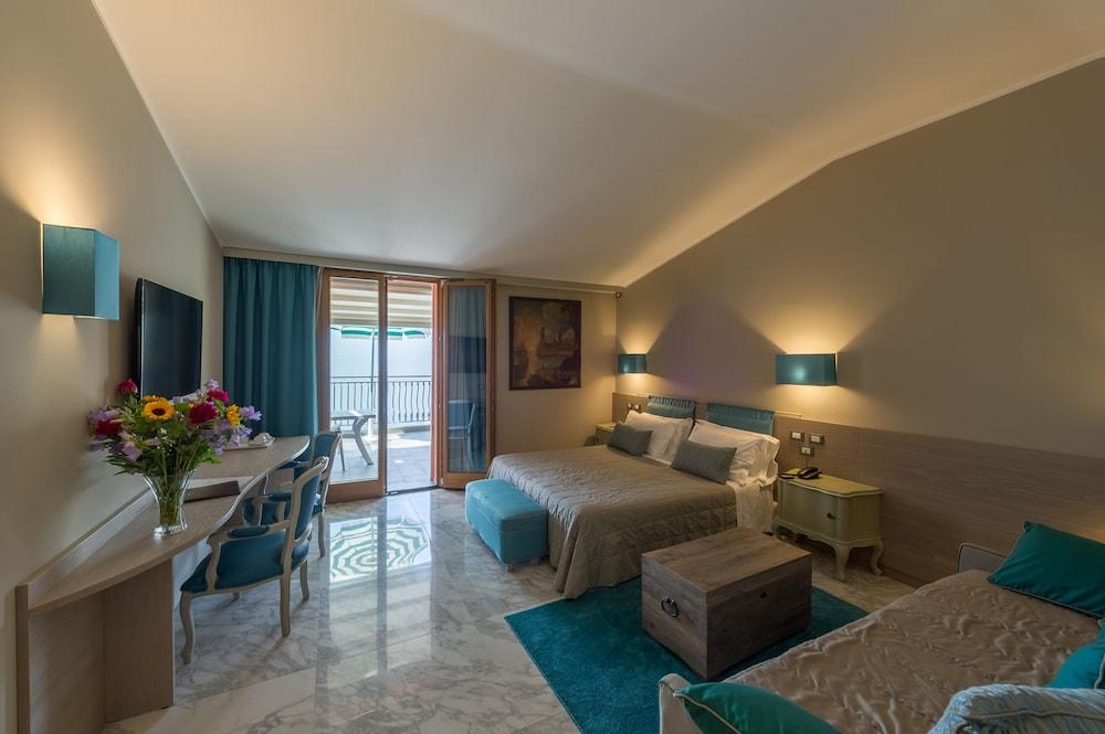 Hotel Porto Roca มอนเตรอสโซ อัล มาเร ภายนอก รูปภาพ
