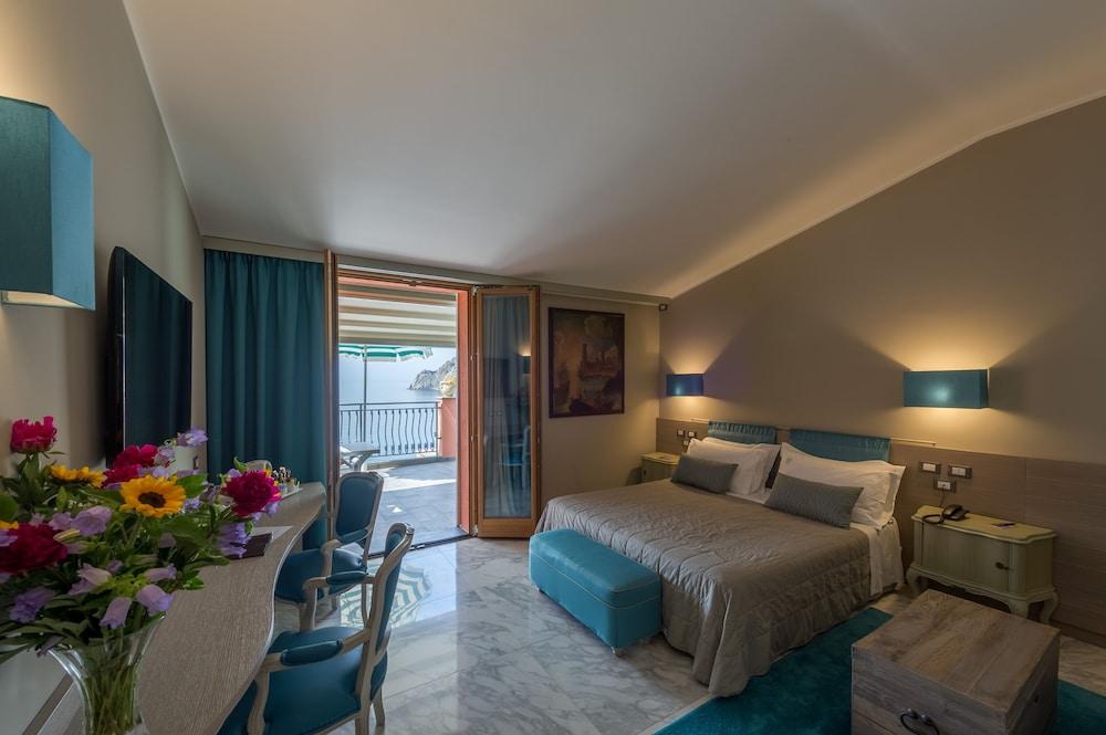 Hotel Porto Roca มอนเตรอสโซ อัล มาเร ภายนอก รูปภาพ