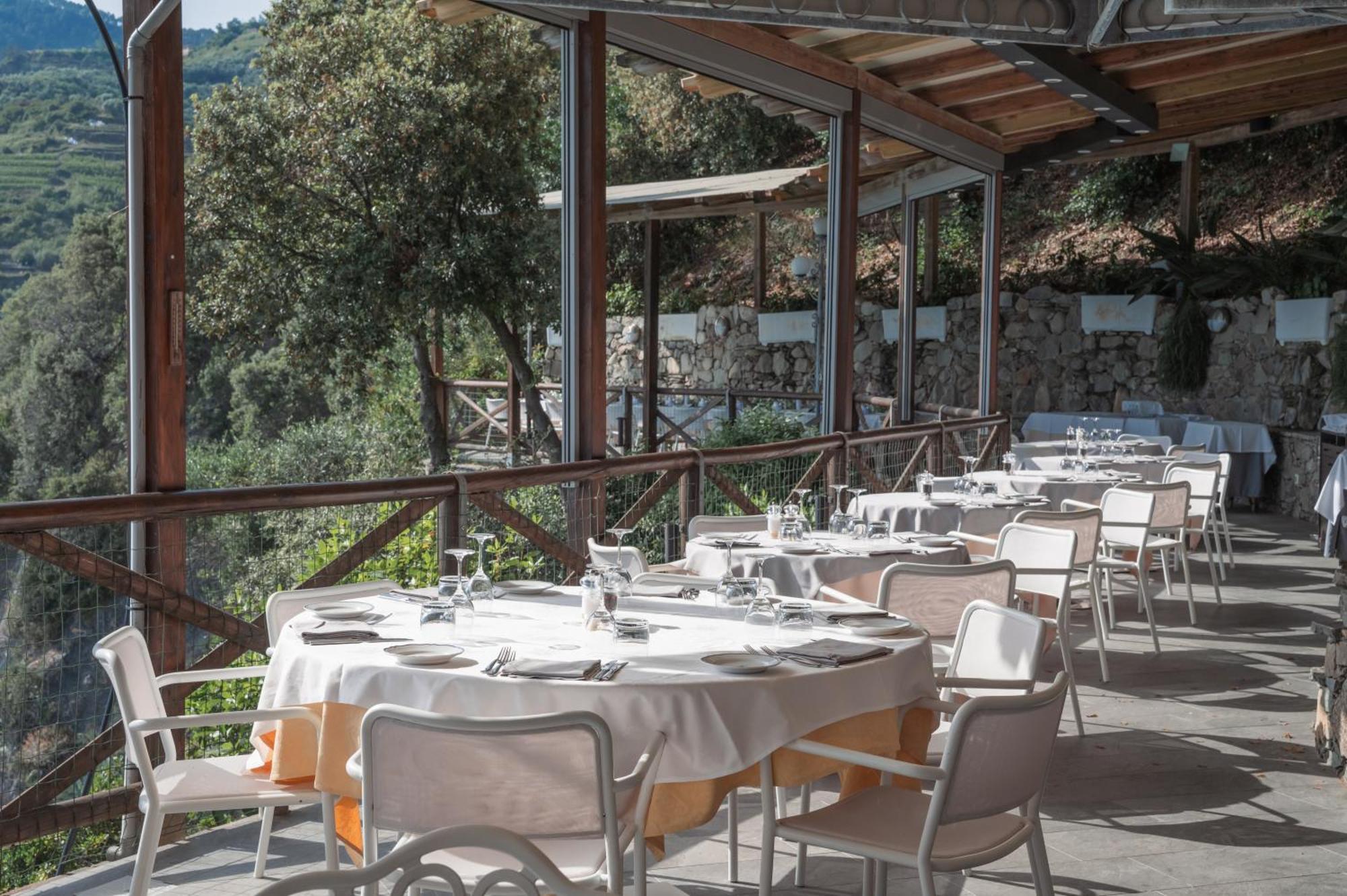 Hotel Porto Roca มอนเตรอสโซ อัล มาเร ภายนอก รูปภาพ