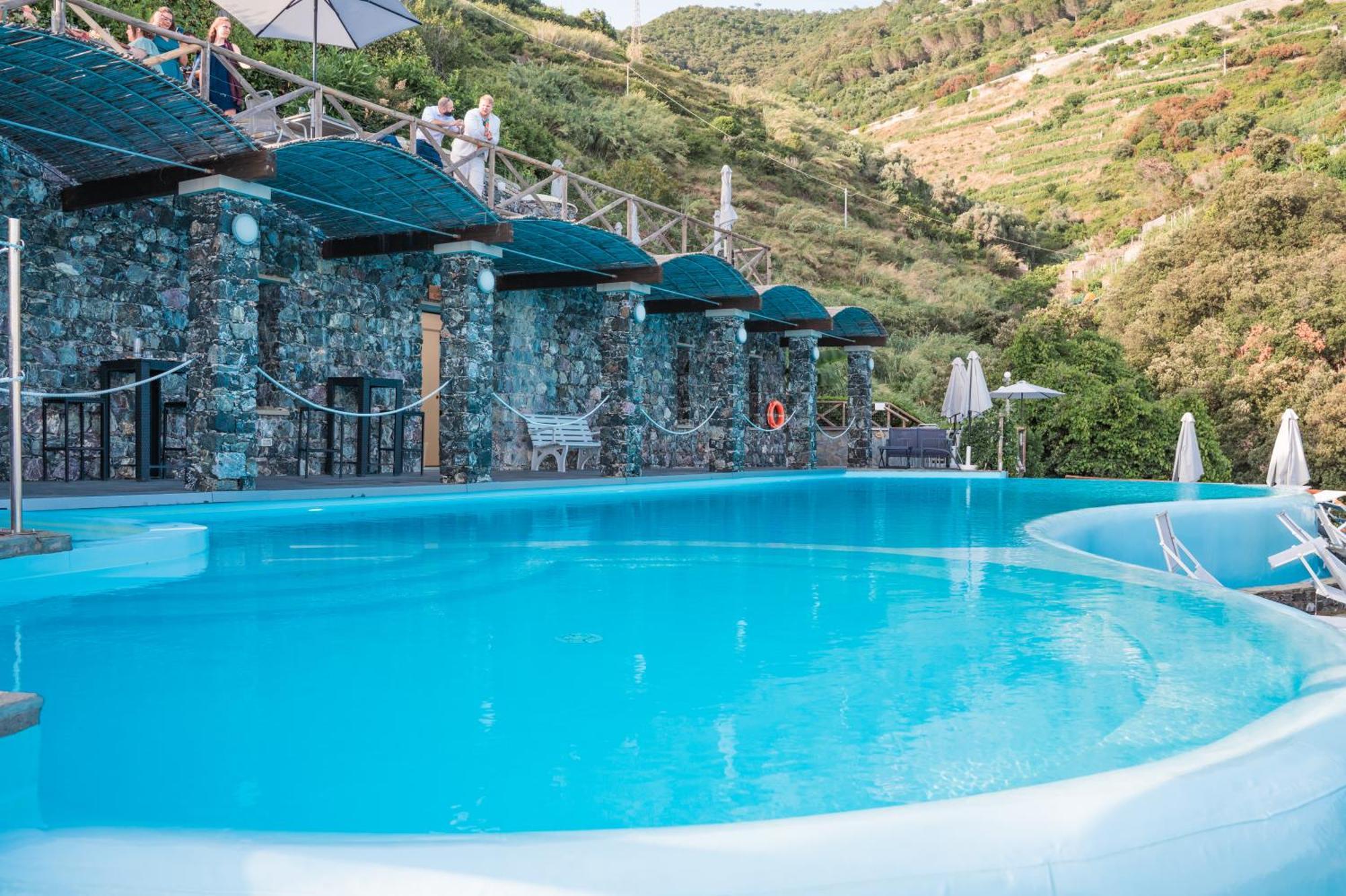Hotel Porto Roca มอนเตรอสโซ อัล มาเร ภายนอก รูปภาพ