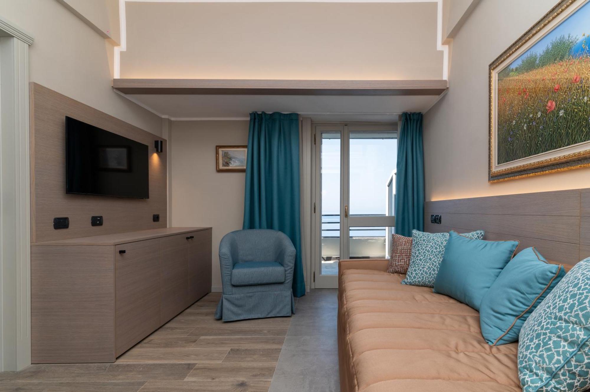 Hotel Porto Roca มอนเตรอสโซ อัล มาเร ภายนอก รูปภาพ
