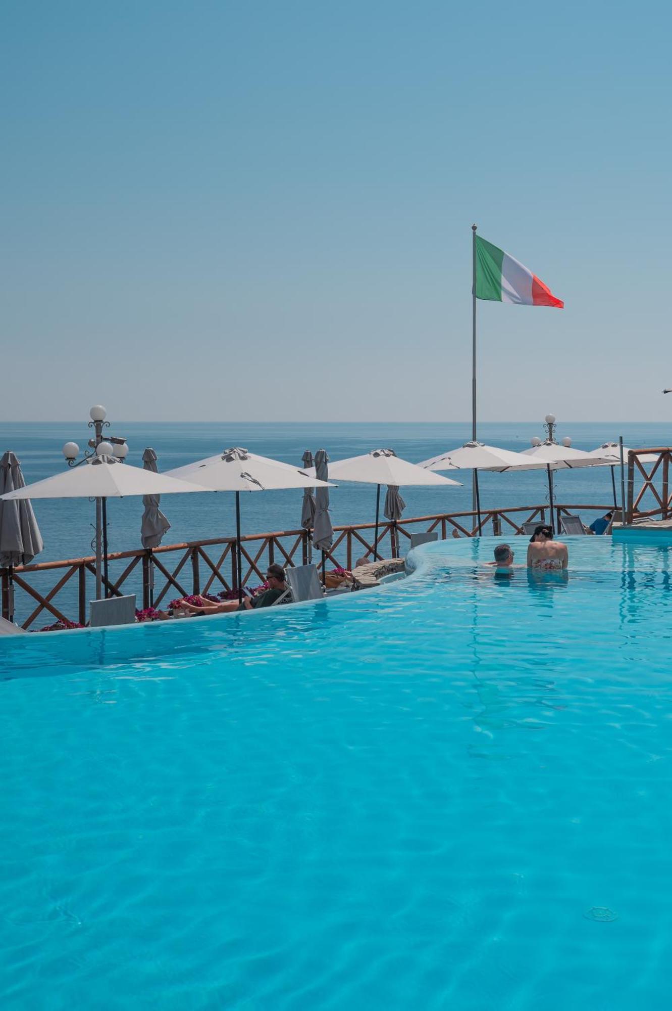 Hotel Porto Roca มอนเตรอสโซ อัล มาเร ภายนอก รูปภาพ
