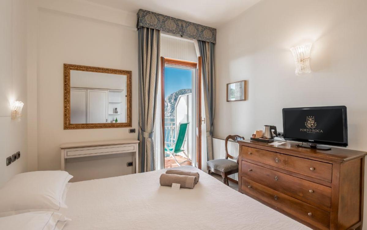 Hotel Porto Roca มอนเตรอสโซ อัล มาเร ภายนอก รูปภาพ