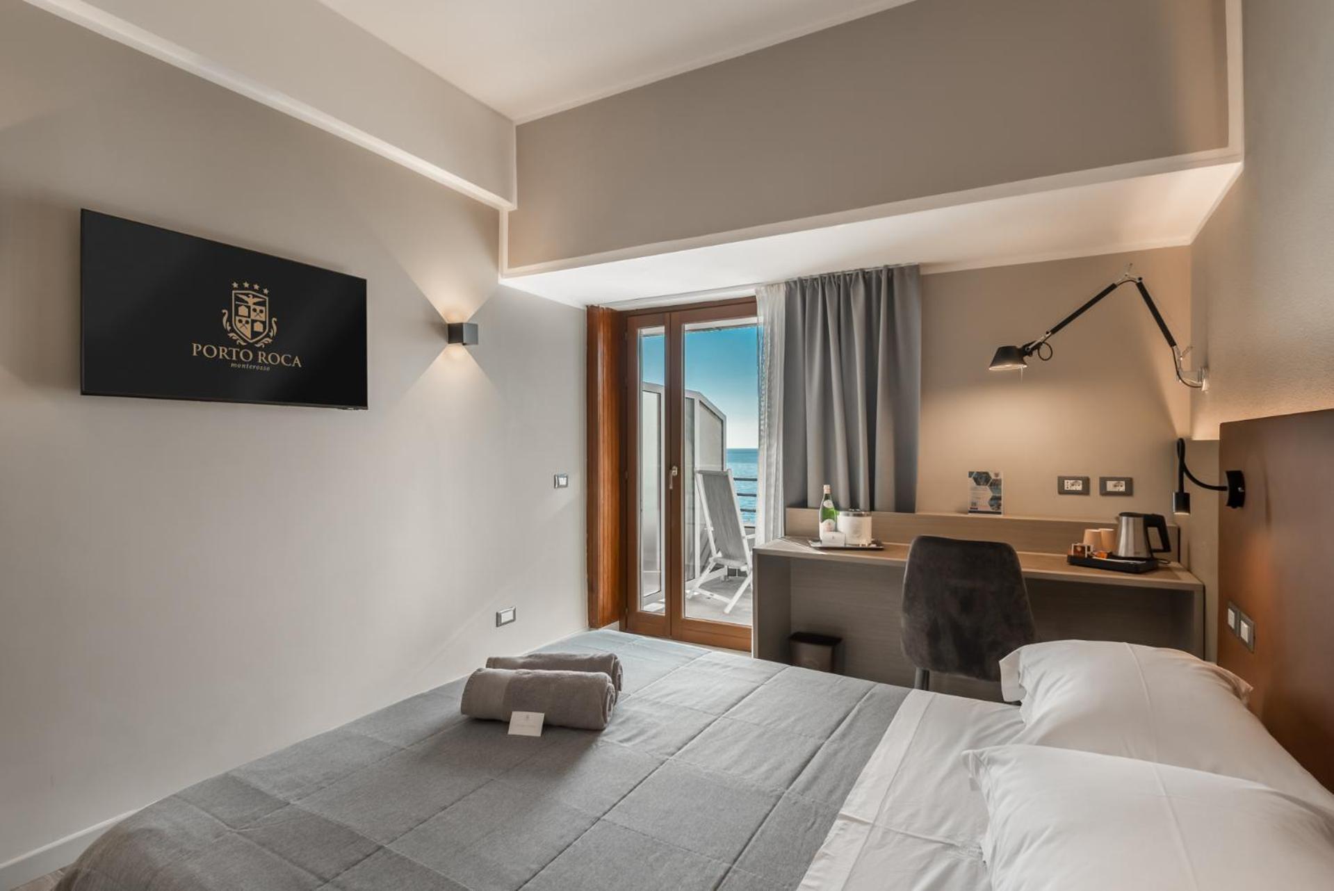 Hotel Porto Roca มอนเตรอสโซ อัล มาเร ภายนอก รูปภาพ