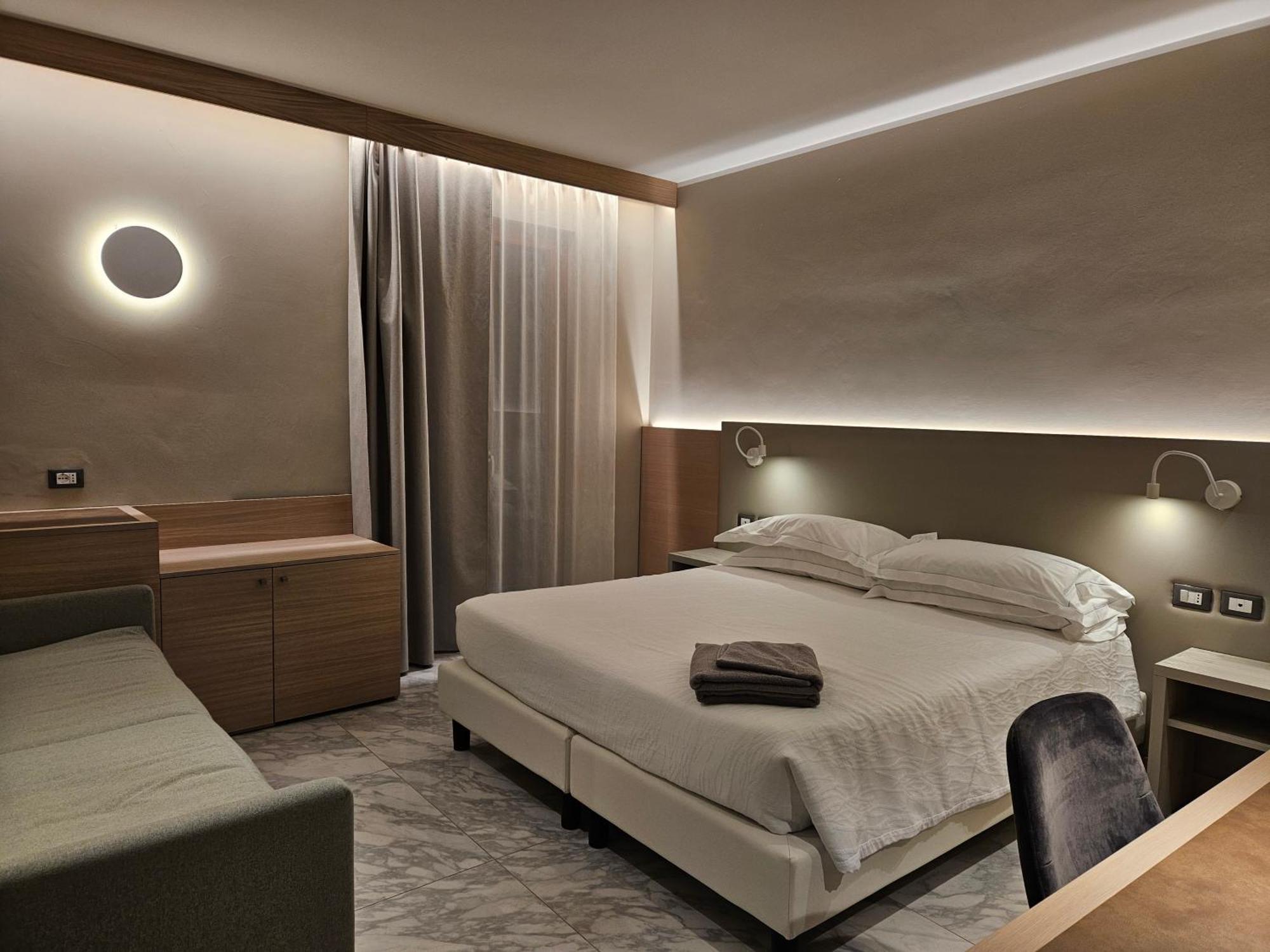 Hotel Porto Roca มอนเตรอสโซ อัล มาเร ภายนอก รูปภาพ